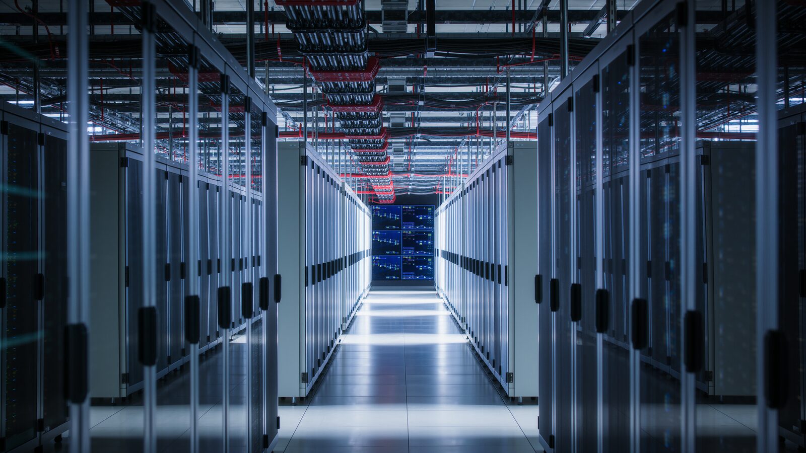 Il calcolo che sorveglia sta nella stessa sala del calcolo che produce: la spesa di controllo entra nel conto economico dell’inferenza.